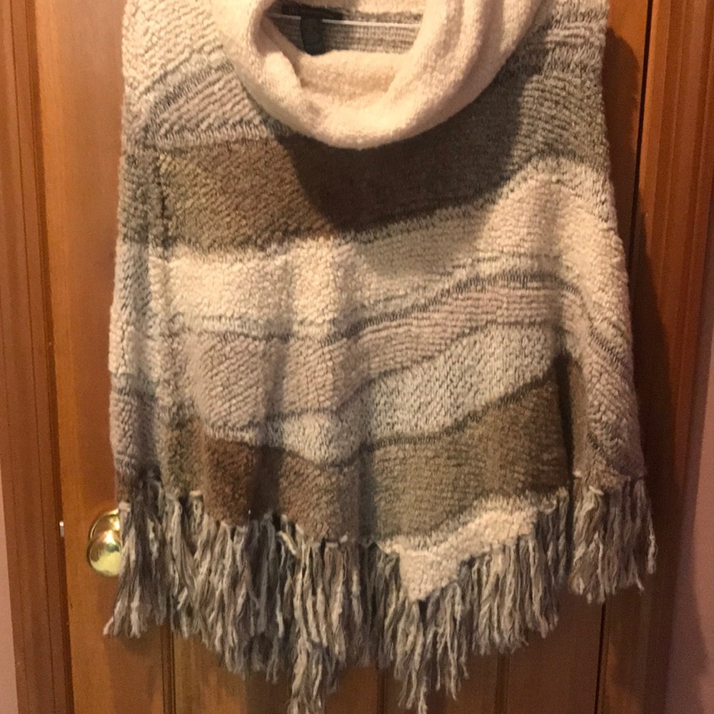 Poncho. NWT. Inc